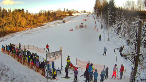 Skiareál Troják - Kamera u nástupu na vlek svah A - 30.12.2025 v 13:10