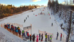 Skiareál Troják - Kamera u nástupu na vlek svah A - 30.12.2025 v 13:15