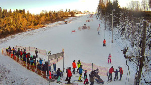 Skiareál Troják - Kamera u nástupu na vlek svah A - 30.12.2025 v 13:20