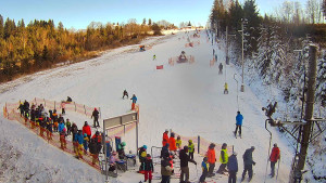 Skiareál Troják - Kamera u nástupu na vlek svah A - 30.12.2025 v 13:35