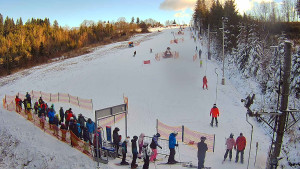Skiareál Troják - Kamera u nástupu na vlek svah A - 30.12.2025 v 13:45