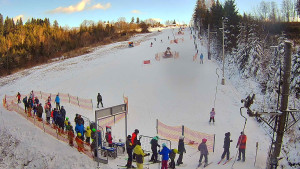 Skiareál Troják - Kamera u nástupu na vlek svah A - 30.12.2025 v 14:00