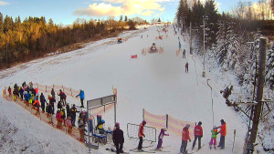 Skiareál Troják - Kamera u nástupu na vlek svah A - 30.12.2025 v 14:10