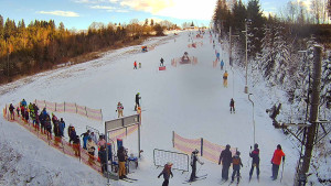 Skiareál Troják - Kamera u nástupu na vlek svah A - 30.12.2025 v 14:15