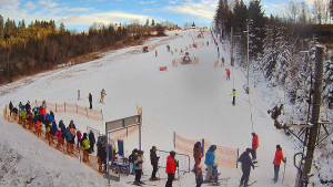 Skiareál Troják - Kamera u nástupu na vlek svah A - 30.12.2025 v 14:30