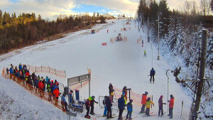 Skiareál Troják - Kamera u nástupu na vlek svah A - 30.12.2025 v 14:40