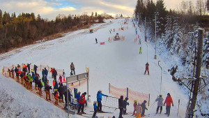 Skiareál Troják - Kamera u nástupu na vlek svah A - 30.12.2025 v 14:45