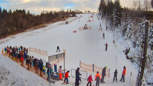 Skiareál Troják - Kamera u nástupu na vlek svah A - 30.12.2025 v 14:50