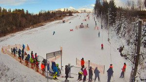 Skiareál Troják - Kamera u nástupu na vlek svah A - 30.12.2025 v 15:00