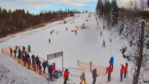 Skiareál Troják - Kamera u nástupu na vlek svah A - 30.12.2025 v 15:05