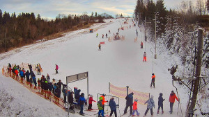 Skiareál Troják - Kamera u nástupu na vlek svah A - 30.12.2025 v 15:10