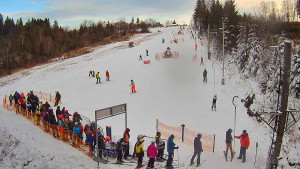 Skiareál Troják - Kamera u nástupu na vlek svah A - 30.12.2025 v 15:15