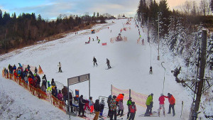 Skiareál Troják - Kamera u nástupu na vlek svah A - 30.12.2025 v 15:30