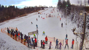Skiareál Troják - Kamera u nástupu na vlek svah A - 30.12.2025 v 15:40