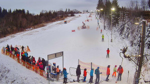 Skiareál Troják - Kamera u nástupu na vlek svah A - 30.12.2025 v 15:45