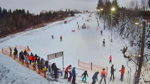 Skiareál Troják - Kamera u nástupu na vlek svah A - 30.12.2025 v 15:50