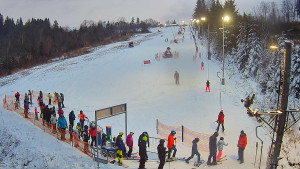Skiareál Troják - Kamera u nástupu na vlek svah A - 30.12.2025 v 15:55