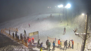 Skiareál Troják - Kamera u nástupu na vlek svah A - 30.12.2025 v 16:35