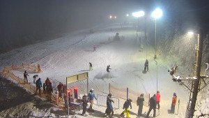 Skiareál Troják - Kamera u nástupu na vlek svah A - 30.12.2025 v 16:45