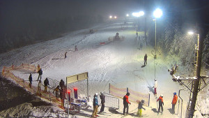 Skiareál Troják - Kamera u nástupu na vlek svah A - 30.12.2025 v 16:55