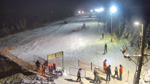 Skiareál Troják - Kamera u nástupu na vlek svah A - 30.12.2025 v 17:05