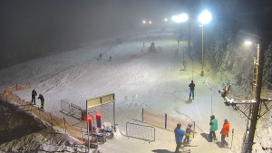 Skiareál Troják - Kamera u nástupu na vlek svah A - 30.12.2025 v 17:15
