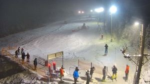 Skiareál Troják - Kamera u nástupu na vlek svah A - 30.12.2025 v 17:20