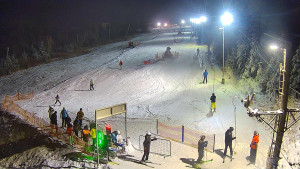 Skiareál Troják - Kamera u nástupu na vlek svah A - 30.12.2025 v 17:25