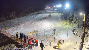 Skiareál Troják - Kamera u nástupu na vlek svah A - 30.12.2025 v 17:40