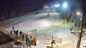 Skiareál Troják - Kamera u nástupu na vlek svah A - 30.12.2025 v 17:45