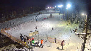 Skiareál Troják - Kamera u nástupu na vlek svah A - 30.12.2025 v 17:50