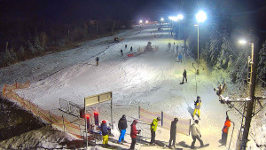 Skiareál Troják - Kamera u nástupu na vlek svah A - 30.12.2025 v 17:55