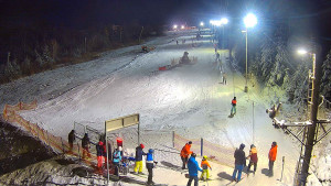 Skiareál Troják - Kamera u nástupu na vlek svah A - 30.12.2025 v 18:00