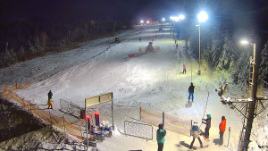 Skiareál Troják - Kamera u nástupu na vlek svah A - 30.12.2025 v 18:15