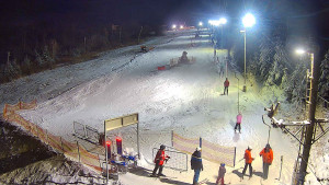 Skiareál Troják - Kamera u nástupu na vlek svah A - 30.12.2025 v 18:35