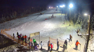 Skiareál Troják - Kamera u nástupu na vlek svah A - 30.12.2025 v 18:40