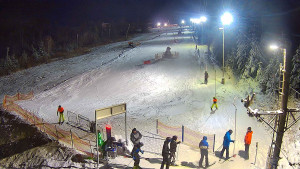 Skiareál Troják - Kamera u nástupu na vlek svah A - 30.12.2025 v 18:45