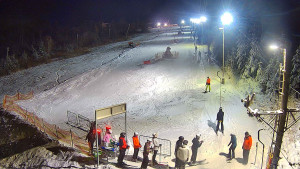 Skiareál Troják - Kamera u nástupu na vlek svah A - 30.12.2025 v 18:55