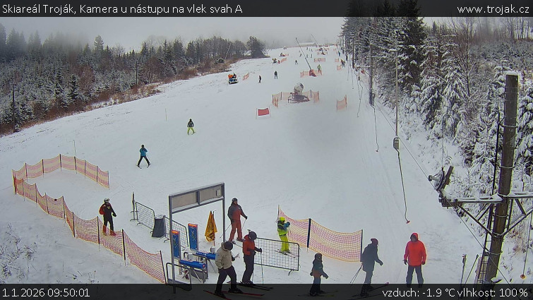 Skiareál Troják - Kamera u nástupu na vlek svah A - 1.1.2026 v 09:50