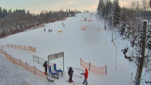 Skiareál Troják - Kamera u nástupu na vlek svah A - 10.1.2026 v 15:55