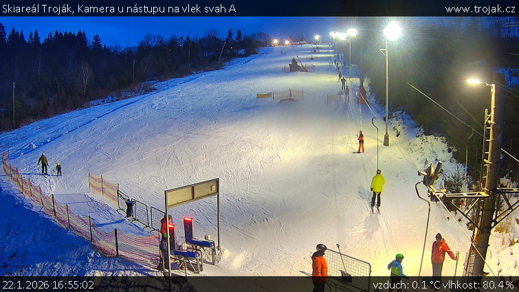 Skiareál Troják - Kamera u nástupu na vlek svah A - 22.1.2026 v 16:55