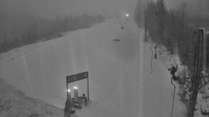 Skiareál Troják - Kamera u nástupu na vlek svah A - 24.1.2026 v 07:00