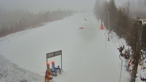 Skiareál Troják - Kamera u nástupu na vlek svah A - 24.1.2026 v 07:30