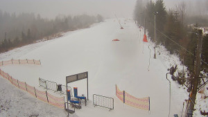 Skiareál Troják - Kamera u nástupu na vlek svah A - 24.1.2026 v 08:15