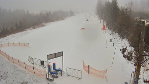 Skiareál Troják - Kamera u nástupu na vlek svah A - 24.1.2026 v 08:20