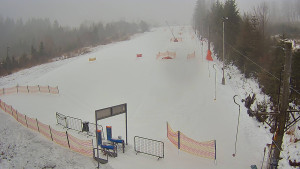 Skiareál Troják - Kamera u nástupu na vlek svah A - 24.1.2026 v 08:35