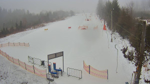 Skiareál Troják - Kamera u nástupu na vlek svah A - 24.1.2026 v 08:45