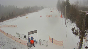 Skiareál Troják - Kamera u nástupu na vlek svah A - 24.1.2026 v 08:55