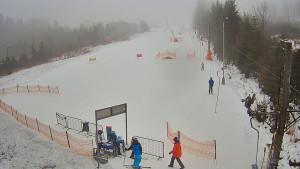 Skiareál Troják - Kamera u nástupu na vlek svah A - 24.1.2026 v 09:05