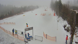 Skiareál Troják - Kamera u nástupu na vlek svah A - 24.1.2026 v 09:10